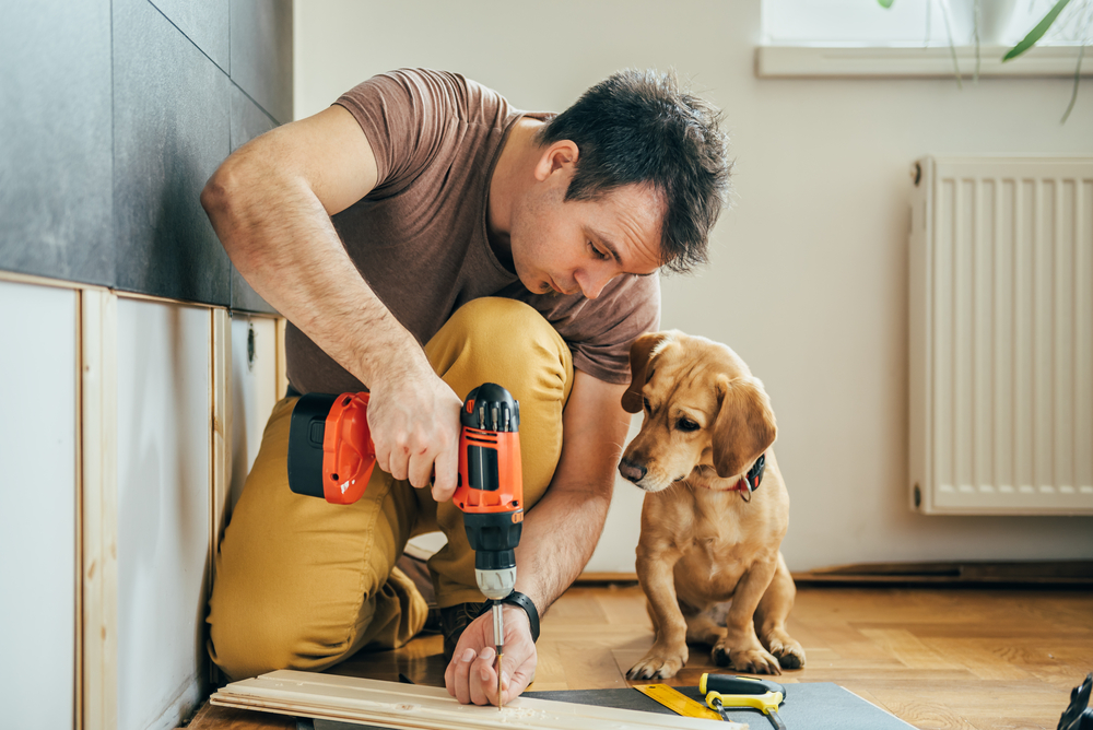 How do you check if a general contractor is properly licensed?